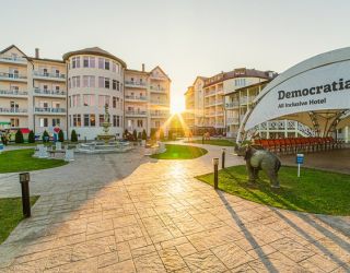 Отель "Democratia Ultra All Inclusive Family Hotel" / "Демократия Ультра Все Включено"